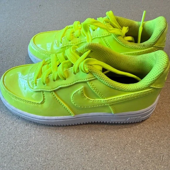 Nike Kids Bright Lime Sneakers - Picture 5 of 6